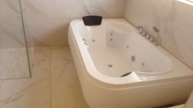 Centurion pplumbers bathtab3 768x432