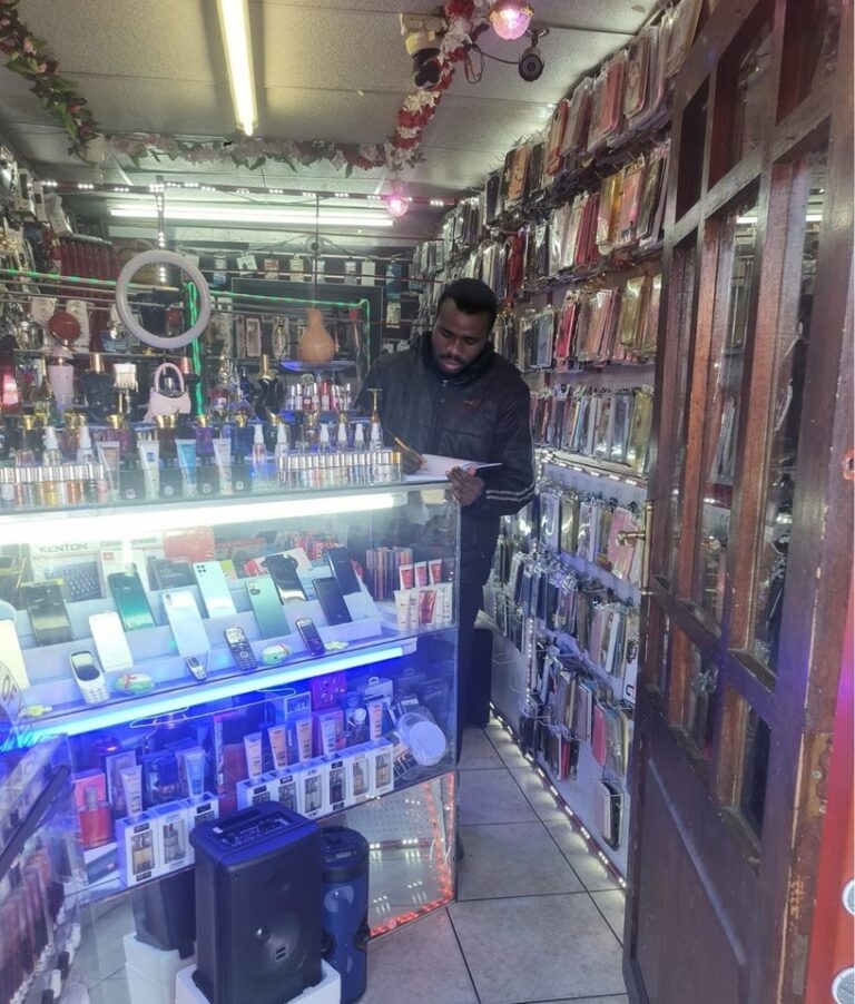 apple location inside shop ready 768x902