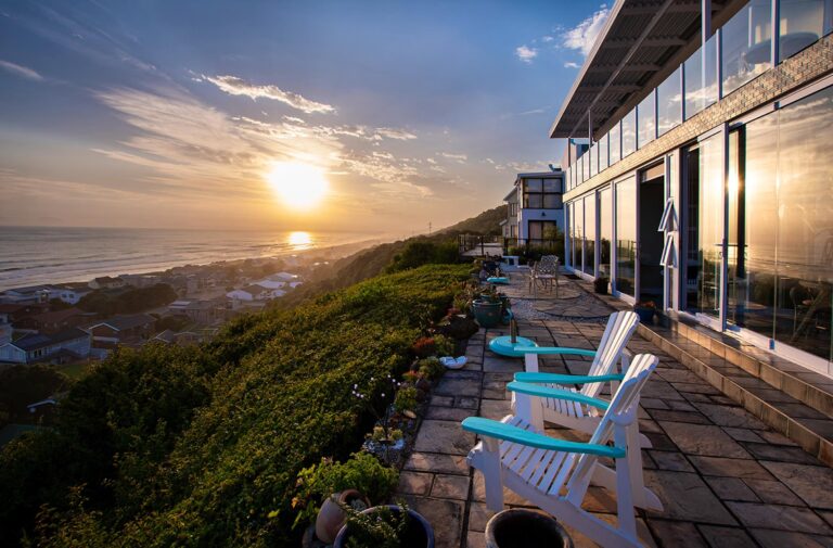 Pearl White Sands Main Photo 4 768x505