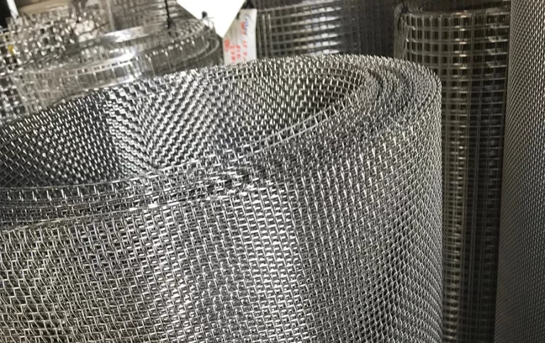 woven wire mesh roll 768x484