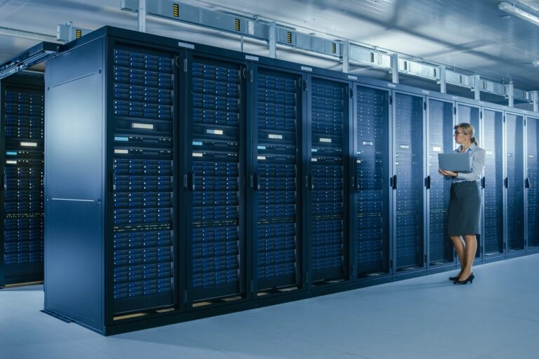data center mainframe 768x512