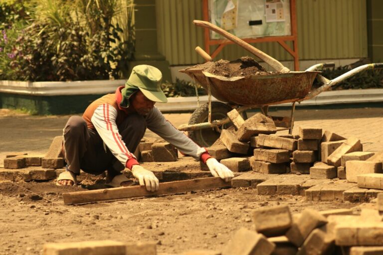 paving worker working 1024x683 1 768x512