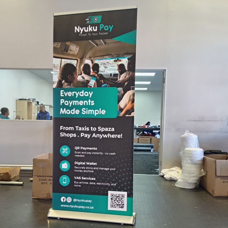 DELUXE PULL UP BANNER 1 768x768