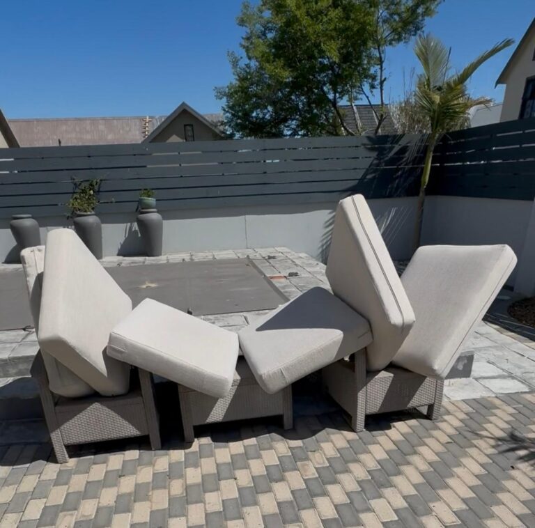 couch cleaning services 768x758